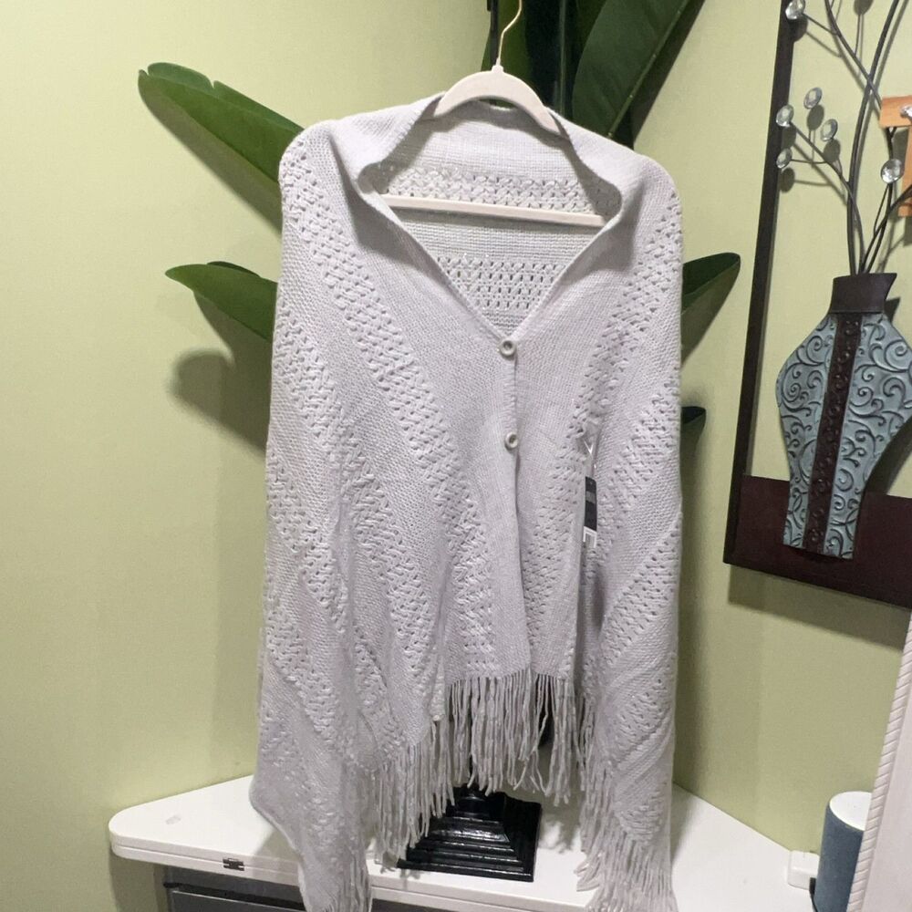BIJOUX TERNER CARDISHAWL SOLID Knit Shawl Light Grey 3 Ways Fringe Button